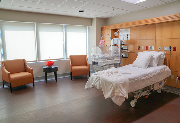 The Birthing Center en McAllen Medical Center - Suite de pacientes, madre y recién nacido